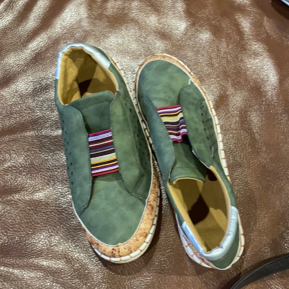 Shoes - Picture 1 of 2